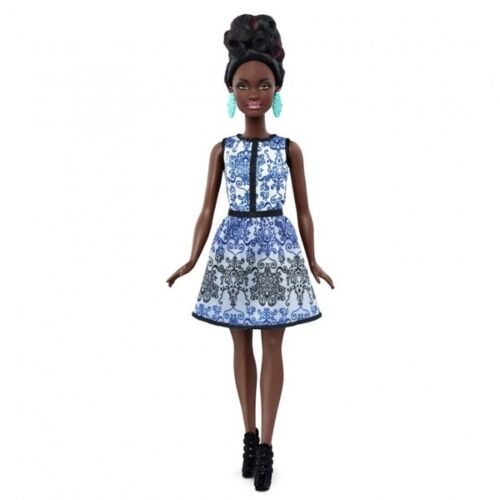 Barbie: Модница в голубом платье